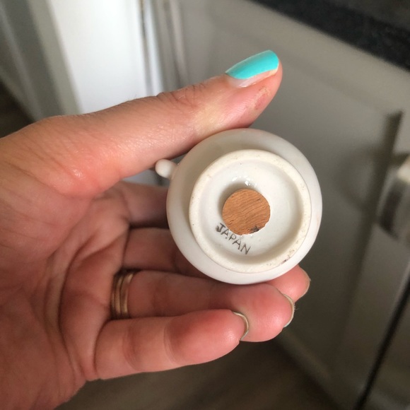 🩷 3 for $15🩷 Vintage salt and pepper shakers - Picture 2 of 3